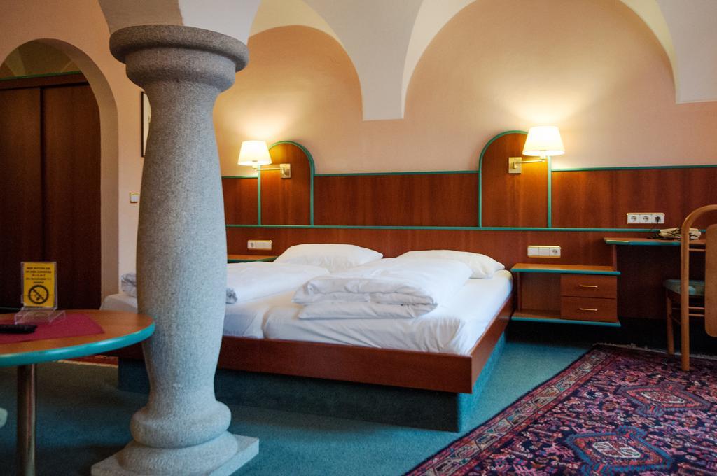 Hotel Gasthof Sonne Aschach an der Donau Buitenkant foto